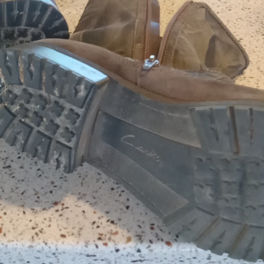 Ladies size 9.5 Clark's boots - Picture 7 of 8